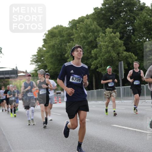 29.06.2025 - hella hamburg halbmarathon Jannik Wohlers http://msf.ph/oto/8288938 29.06.2025 10:03:53 Lombardsbrücke 1674, 2979, 4587, 5058, 5354, 5365, 5976, 6142, 6706, 6709, 8177, 8217, 9489, 9526, 10213, 10756, 10962, 11511, 11582, 12004, 12005, 12998, 14340, 14436, 14917, 15525, 15678, 16099, 16989, 17071, 17437, 17763, 17860, 17880, 18098, 18199, 18525 meine-sportfotos.de