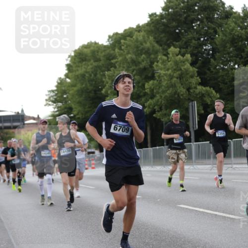 29.06.2025 - hella hamburg halbmarathon Jannik Wohlers http://msf.ph/oto/8288973 29.06.2025 10:03:54 Lombardsbrücke 1674, 2979, 4587, 5354, 5365, 5976, 6706, 6709, 8177, 8217, 9489, 9526, 10213, 10756, 10962, 11511, 11582, 12004, 12005, 12998, 14340, 14436, 14917, 15525, 16753, 16989, 17071, 17437, 17569, 17763, 17860, 17880, 18098, 18199, 18525 meine-sportfotos.de