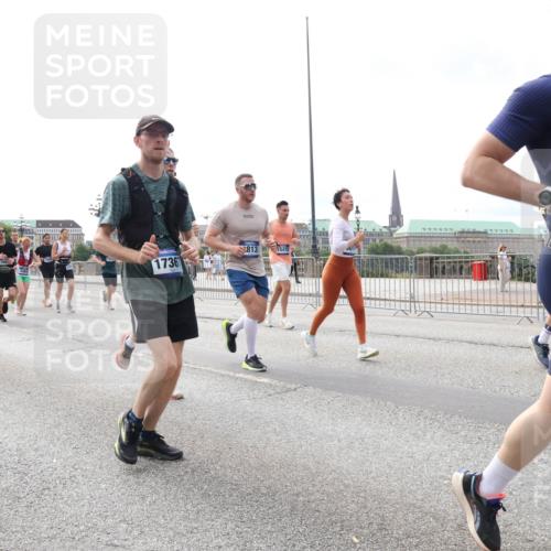 29.06.2025 - hella hamburg halbmarathon Lena Gebhardt http://msf.ph/oto/8289028 29.06.2025 10:21:06 Lombardsbrücke 146, 1715, 813, 1736, 5470, 40, 1028, 1266, 1658, 2053, 2101, 2271, 2325, 2383, 2635, 2815, 2834, 2923, 2945, 2956, 2986, 3122, 3161, 3247, 3453, 3781, 3813, 4082, 4288, 4350, 5041, 5061, 5373, 5395, 5493, 5625, 5767, 6275, 6308, 6608, 6844, 7228, 7522, 7553, 7608, 8113, 8724, 8726, 8844, 8940, 9005, 9011, 9108, 9236, 9501, 9981, 10050, 10350, 10585, 10602, 11100, 11145, 11698, 12175, 12694, 12844, 13057, 13508 meine-sportfotos.de