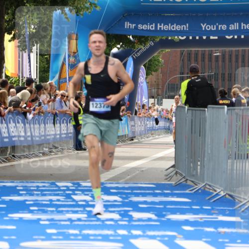 29.06.2025 - hella hamburg halbmarathon Strokosch-Dieckow http://msf.ph/oto/8289031 29.06.2025 10:20:21 Ziel 12373, 16245 meine-sportfotos.de