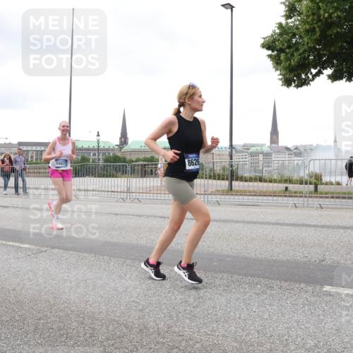 29.06.2025 - hella hamburg halbmarathon Lena Gebhardt http://msf.ph/oto/8289042 29.06.2025 10:55:36 Lombardsbrücke 18972, 8626, 10885, 1013, 1616, 1873, 1917, 2090, 2452, 3101, 3115, 3157, 3244, 3577, 4039, 4470, 4628, 4896, 5040, 5220, 5222, 5483, 5487, 5575, 6055, 6056, 6113, 6257, 6395, 6396, 6594, 7219, 7548, 7680, 7766, 7969, 8110, 8403, 8519, 8527, 8532, 8626, 8648, 9548, 9614, 9618, 9857, 9858, 9861, 9865, 9956, 10094, 10436, 10438, 10449, 10458, 10559, 10593, 10885, 11109, 11737, 11903, 11962, 11963, 12695, 12902, 13098, 13230, 14727, 15152, 15160, 16385 meine-sportfotos.de
