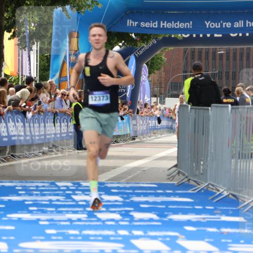 29.06.2025 - hella hamburg halbmarathon Strokosch-Dieckow http://msf.ph/oto/8289068 29.06.2025 10:20:21 Ziel 12373, 16245 meine-sportfotos.de