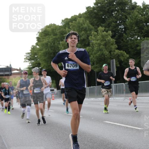 29.06.2025 - hella hamburg halbmarathon Jannik Wohlers http://msf.ph/oto/8289072 29.06.2025 10:03:54 Lombardsbrücke 1674, 2979, 4587, 5354, 5365, 5976, 6706, 6709, 8177, 8217, 9489, 9526, 10213, 10756, 10962, 11511, 11582, 12004, 12005, 12998, 14340, 14436, 14917, 15525, 16753, 16989, 17071, 17437, 17569, 17763, 17860, 17880, 18098, 18199, 18525 meine-sportfotos.de