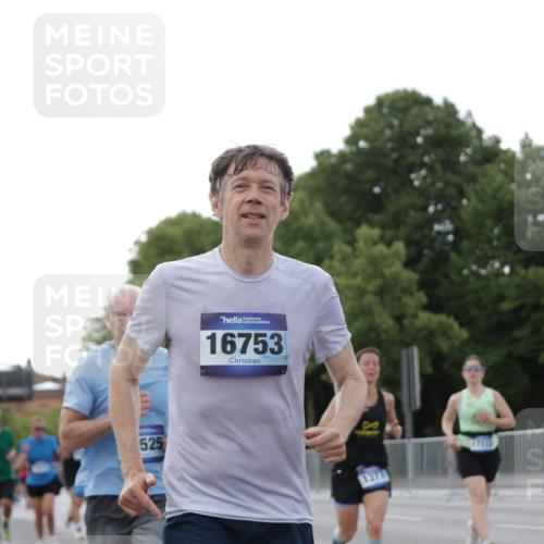 29.06.2025 - hella hamburg halbmarathon Jannik Wohlers http://msf.ph/oto/8289082 29.06.2025 10:04:04 Lombardsbrücke 1213, 1377, 1674, 2011, 2852, 3994, 4146, 4587, 5354, 5365, 5976, 6709, 8217, 9489, 10213, 10962, 12924, 12998, 13625, 14340, 14436, 14917, 16128, 16145, 16753, 16989, 17071, 17113, 17434, 17569, 17685, 17763, 18098, 18199, 18525 meine-sportfotos.de