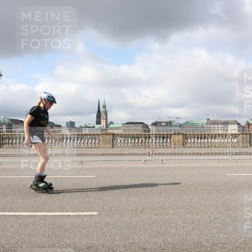 29.06.2025 - hella hamburg halbmarathon Lena Gebhardt http://msf.ph/oto/8289087 29.06.2025 09:05:48 Lombardsbrücke  meine-sportfotos.de