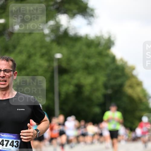 29.06.2025 - hella hamburg halbmarathon Dr. Thomas Lammeyer http://msf.ph/oto/8289092 29.06.2025 10:37:16 Kennedybrücke 1078, 1199, 1324, 1373, 1732, 1879, 2059, 2384, 2838, 3221, 3341, 3391, 3422, 3560, 3653, 3708, 3871, 4030, 4096, 4164, 4446, 4555, 5156, 5581, 5917, 6773, 6861, 7135, 7750, 8170, 8175, 8595, 8839, 8993, 9034, 9289, 9471, 9750, 9768, 9780, 10770 meine-sportfotos.de