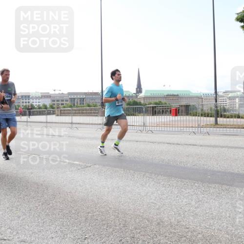 29.06.2025 - hella hamburg halbmarathon Lena Gebhardt http://msf.ph/oto/8289129 29.06.2025 10:11:50 Lombardsbrücke 1328, 1531, 1866, 1992, 3363, 4227, 5379, 5605, 7571, 8115, 8807, 8810, 9191, 9428, 10042, 10372, 10409, 10428, 11321, 11507, 11525, 11537, 11581, 11755, 11917, 12473, 13171, 13177, 13203, 13542, 13939, 13958, 14008, 14196, 14384, 15137, 15797, 15945, 16976, 17080, 17638, 17774, 17866, 18261, 18278, 18382, 18395, 18655, 19172 meine-sportfotos.de