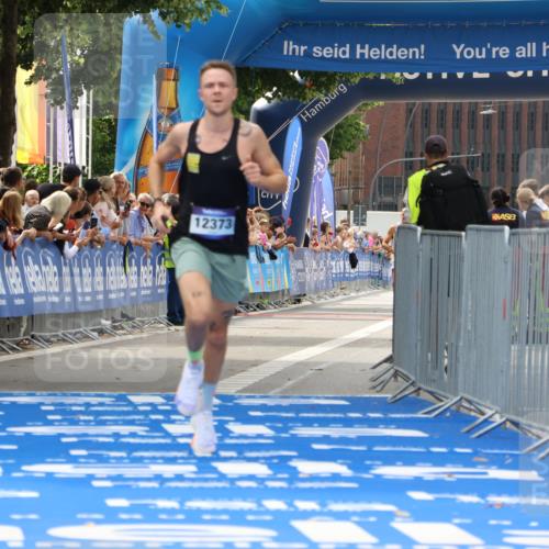 29.06.2025 - hella hamburg halbmarathon Strokosch-Dieckow http://msf.ph/oto/8289130 29.06.2025 10:20:21 Ziel 12373, 16245 meine-sportfotos.de
