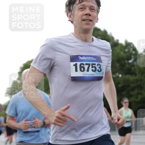 29.06.2025 - hella hamburg halbmarathon Jannik Wohlers http://msf.ph/oto/8289132 29.06.2025 10:04:04 Lombardsbrücke 1213, 1377, 1674, 2011, 2852, 3994, 4146, 4587, 5354, 5365, 5976, 6709, 8217, 9489, 10213, 10962, 12924, 12998, 13625, 14340, 14436, 14917, 16128, 16145, 16753, 16989, 17071, 17113, 17434, 17569, 17685, 17763, 18098, 18199, 18525 meine-sportfotos.de