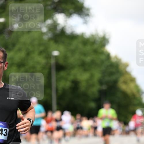 29.06.2025 - hella hamburg halbmarathon Dr. Thomas Lammeyer http://msf.ph/oto/8289136 29.06.2025 10:37:16 Kennedybrücke 1078, 1199, 1324, 1373, 1732, 1879, 2059, 2384, 2838, 3221, 3341, 3391, 3422, 3560, 3653, 3708, 3871, 4030, 4096, 4164, 4446, 4555, 5156, 5581, 5917, 6773, 6861, 7135, 7750, 8170, 8175, 8595, 8839, 8993, 9034, 9289, 9471, 9750, 9768, 9780, 10770 meine-sportfotos.de