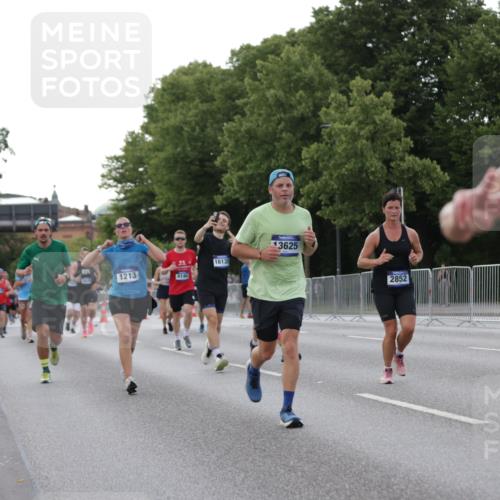 29.06.2025 - hella hamburg halbmarathon Jannik Wohlers http://msf.ph/oto/8289185 29.06.2025 10:04:06 Lombardsbrücke 1213, 1377, 1674, 2011, 2852, 3994, 4146, 4587, 5354, 5365, 8217, 9489, 10213, 10709, 10834, 10962, 12924, 12998, 13625, 14340, 14436, 14917, 16128, 16145, 16753, 16989, 17071, 17113, 17434, 17569, 17685, 17686, 17763, 18098, 18520, 18525 meine-sportfotos.de
