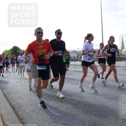 29.06.2025 - hella hamburg halbmarathon Lena Gebhardt http://msf.ph/oto/8289189 29.06.2025 09:58:39 Lombardsbrücke 14266, 6877, 6958, 18960, 6592, 2518, 638, 6759, 1034, 1190, 1285, 1410, 1485, 1727, 1815, 1946, 1951, 2029, 2034, 2518, 2656, 2840, 2883, 2907, 3041, 3097, 3334, 3819, 3859, 3952, 4120, 4152, 4167, 4903, 5077, 5084, 5093, 5259, 5378, 5721, 5894, 6164, 6272, 6294, 6433, 6592, 6629, 6657, 6759, 6877, 6897, 7082, 7369, 7716, 7732, 7856, 7896, 8068, 8154, 8311, 8322, 8393, 8508, 8590, 8639, 8721, 8825, 9012, 9057, 9562, 9656, 9727, 9770, 10084, 10488 meine-sportfotos.de