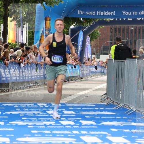 29.06.2025 - hella hamburg halbmarathon Strokosch-Dieckow http://msf.ph/oto/8289192 29.06.2025 10:20:21 Ziel 12373, 16245 meine-sportfotos.de