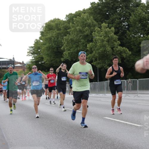 29.06.2025 - hella hamburg halbmarathon Jannik Wohlers http://msf.ph/oto/8289201 29.06.2025 10:04:06 Lombardsbrücke 1213, 1377, 1674, 2011, 2852, 3994, 4146, 4587, 5354, 5365, 8217, 9489, 10213, 10709, 10834, 10962, 12924, 12998, 13625, 14340, 14436, 14917, 16128, 16145, 16753, 16989, 17071, 17113, 17434, 17569, 17685, 17686, 17763, 18098, 18520, 18525 meine-sportfotos.de