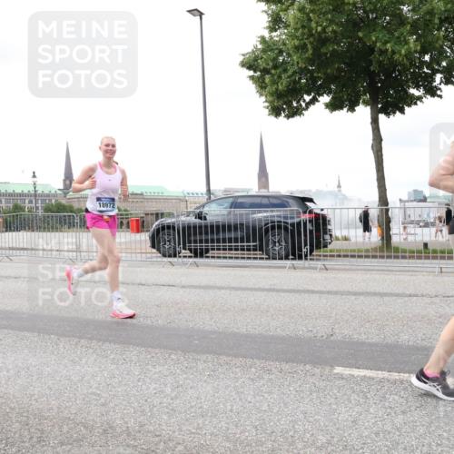 29.06.2025 - hella hamburg halbmarathon Lena Gebhardt http://msf.ph/oto/8289215 29.06.2025 10:55:37 Lombardsbrücke 18972, 1013, 1616, 1873, 1917, 2090, 2452, 3101, 3115, 3157, 3244, 3577, 4039, 4265, 4470, 4628, 4896, 5040, 5220, 5222, 5483, 5487, 5575, 6055, 6056, 6113, 6257, 6395, 6396, 6594, 7219, 7548, 7680, 7766, 7969, 8110, 8403, 8519, 8527, 8532, 8533, 8626, 8648, 9548, 9614, 9618, 9857, 9858, 9861, 9865, 9956, 10094, 10436, 10438, 10449, 10458, 10559, 10593, 10885, 11109, 11903, 11962, 11963, 12695, 12902, 13098, 13230, 14727, 15152, 15160, 16385 meine-sportfotos.de