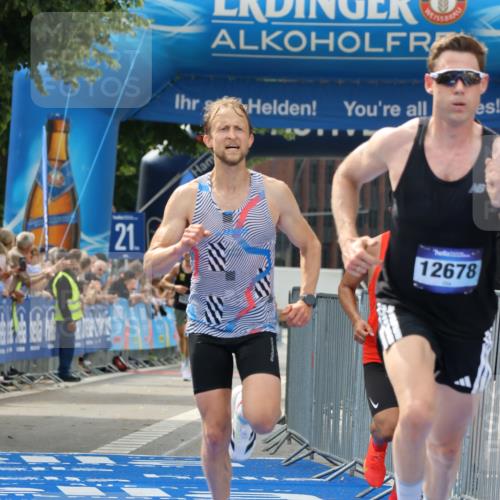 29.06.2025 - hella hamburg halbmarathon Strokosch-Dieckow http://msf.ph/oto/8289219 29.06.2025 10:20:13 Ziel 54, 12678, 14302, 16245 meine-sportfotos.de