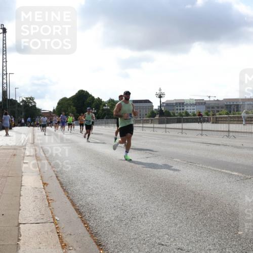 29.06.2025 - hella hamburg halbmarathon Lena Gebhardt http://msf.ph/oto/8289225 29.06.2025 09:46:13 Lombardsbrücke 895, 1080, 1686, 1894, 2460, 2525, 3809, 3843, 3955, 4463, 4812, 5042, 5187, 5550, 6169, 6495, 6878, 7055, 7186, 7534, 7845, 7880, 7901, 7965, 8062, 8784, 8864, 8956, 9345, 10270, 10298, 10453, 10484, 10865, 10929, 11199, 11230, 11282, 11833, 12189, 12232, 12681, 12987, 13167, 13252, 13343, 13617, 13686, 13754, 14167, 14276, 14293, 15115, 15391, 15689, 16065, 16140, 16507, 16580, 16931, 17213, 17768 meine-sportfotos.de