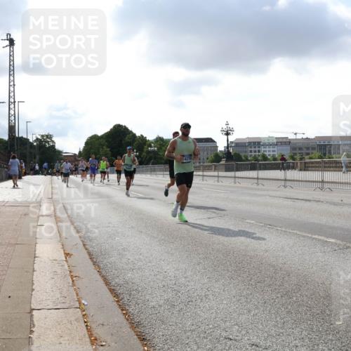 29.06.2025 - hella hamburg halbmarathon Lena Gebhardt http://msf.ph/oto/8289259 29.06.2025 09:46:13 Lombardsbrücke 4276, 1080, 1686, 1894, 2460, 2525, 3809, 3843, 3955, 4463, 4812, 5042, 5187, 5550, 6169, 6495, 6878, 7055, 7186, 7534, 7845, 7880, 7901, 7965, 8062, 8784, 8864, 8956, 9345, 10270, 10298, 10453, 10484, 10865, 10929, 11199, 11230, 11282, 11833, 12189, 12232, 12681, 12987, 13167, 13252, 13343, 13617, 13686, 13754, 14167, 14276, 14293, 15115, 15391, 15689, 16065, 16140, 16507, 16580, 16931, 17213, 17768 meine-sportfotos.de