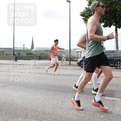 29.06.2025 - hella hamburg halbmarathon Lena Gebhardt http://msf.ph/oto/8289296 29.06.2025 10:21:07 Lombardsbrücke 15, 1028, 1266, 1658, 2053, 2101, 2271, 2325, 2383, 2635, 2815, 2834, 2923, 2945, 2956, 2986, 3122, 3161, 3247, 3453, 3781, 3813, 3817, 4082, 4288, 4350, 5041, 5061, 5373, 5395, 5493, 5767, 6275, 6308, 6608, 6844, 7228, 7375, 7522, 7553, 7608, 8113, 8724, 8726, 8844, 8940, 9005, 9011, 9100, 9108, 9236, 9501, 9981, 10050, 10350, 10585, 10602, 11100, 11145, 11698, 12175, 12694, 12844, 13057, 13508 meine-sportfotos.de