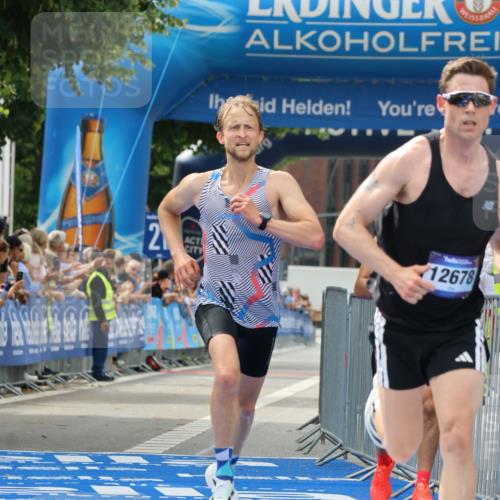 29.06.2025 - hella hamburg halbmarathon Strokosch-Dieckow http://msf.ph/oto/8289305 29.06.2025 10:20:13 Ziel 54, 12678, 14302, 16245 meine-sportfotos.de