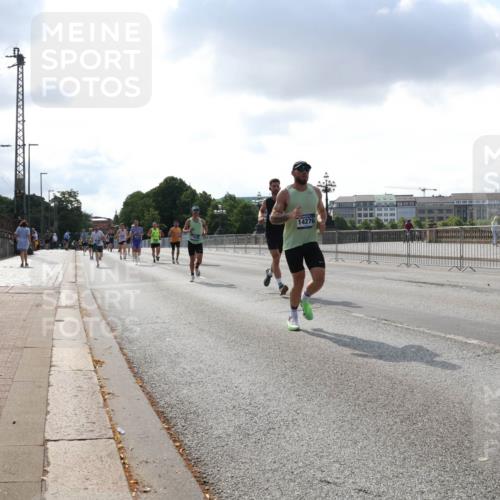 29.06.2025 - hella hamburg halbmarathon Lena Gebhardt http://msf.ph/oto/8289310 29.06.2025 09:46:13 Lombardsbrücke 1080, 1686, 1894, 2460, 2525, 3809, 3843, 3955, 4463, 4812, 5042, 5187, 5550, 6169, 6495, 6878, 7055, 7186, 7534, 7845, 7880, 7901, 7965, 8062, 8784, 8864, 8956, 9345, 10270, 10298, 10453, 10484, 10865, 10929, 11199, 11230, 11282, 11833, 12189, 12232, 12681, 12987, 13167, 13252, 13343, 13617, 13686, 13754, 14167, 14276, 14293, 15115, 15391, 15689, 16065, 16140, 16507, 16580, 16931, 17213, 17768 meine-sportfotos.de