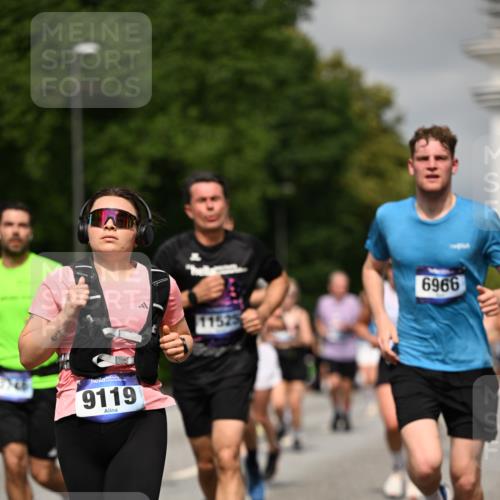 29.06.2025 - hella hamburg halbmarathon Dr. Thomas Lammeyer http://msf.ph/oto/8289312 29.06.2025 10:16:03 Kennedybrücke 1062, 1249, 1790, 1850, 3182, 3248, 3262, 3746, 3837, 4453, 4499, 5176, 6822, 6871, 6966, 7370, 7474, 8206, 8207, 9119, 9253, 9254, 9405 meine-sportfotos.de