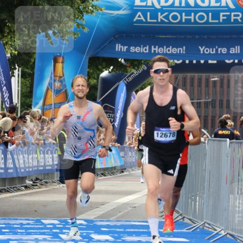29.06.2025 - hella hamburg halbmarathon Strokosch-Dieckow http://msf.ph/oto/8289336 29.06.2025 10:20:12 Ziel 54, 12678, 14302, 16245 meine-sportfotos.de