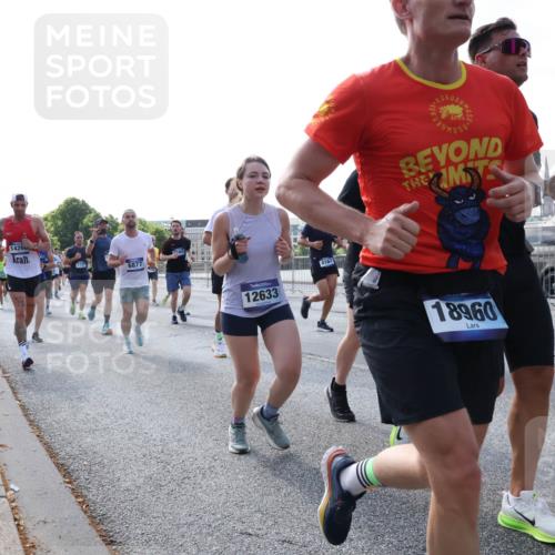 29.06.2025 - hella hamburg halbmarathon Lena Gebhardt http://msf.ph/oto/8289353 29.06.2025 09:58:40 Lombardsbrücke 1426, 6877, 9465, 12633, 4167, 18960, 415, 1034, 1190, 1285, 1410, 1485, 1727, 1815, 1946, 1951, 2029, 2034, 2518, 2656, 2840, 2883, 2907, 3041, 3097, 3334, 3819, 3859, 3952, 4120, 4152, 4167, 4903, 5077, 5084, 5093, 5259, 5378, 5721, 5894, 6272, 6294, 6433, 6592, 6629, 6657, 6759, 6877, 6897, 7082, 7369, 7716, 7732, 7856, 7896, 8068, 8154, 8311, 8322, 8393, 8590, 8639, 8721, 8825, 9012, 9057, 9562, 9655, 9656, 9727, 9770, 10084, 10488 meine-sportfotos.de