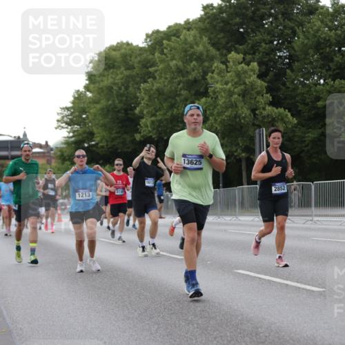 29.06.2025 - hella hamburg halbmarathon Jannik Wohlers http://msf.ph/oto/8289364 29.06.2025 10:04:06 Lombardsbrücke 1213, 1377, 1674, 2011, 2852, 3994, 4146, 4587, 5354, 5365, 8217, 9489, 10213, 10709, 10834, 10962, 12924, 12998, 13625, 14340, 14436, 14917, 16128, 16145, 16753, 16989, 17071, 17113, 17434, 17569, 17685, 17686, 17763, 18098, 18520, 18525 meine-sportfotos.de