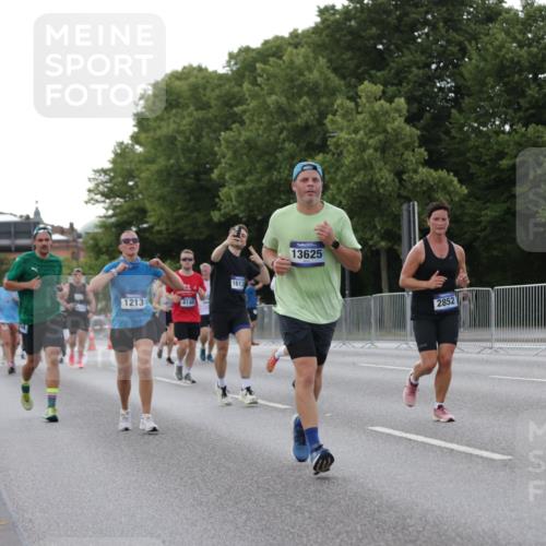 29.06.2025 - hella hamburg halbmarathon Jannik Wohlers http://msf.ph/oto/8289379 29.06.2025 10:04:06 Lombardsbrücke 1213, 1377, 1674, 2011, 2852, 3994, 4146, 4587, 5354, 5365, 8217, 9489, 10213, 10709, 10834, 10962, 12924, 12998, 13625, 14340, 14436, 14917, 16128, 16145, 16753, 16989, 17071, 17113, 17434, 17569, 17685, 17686, 17763, 18098, 18520, 18525 meine-sportfotos.de