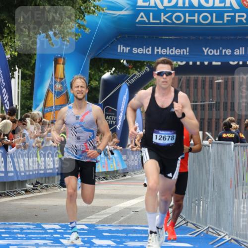 29.06.2025 - hella hamburg halbmarathon Strokosch-Dieckow http://msf.ph/oto/8289390 29.06.2025 10:20:12 Ziel 54, 12678, 14302, 16245 meine-sportfotos.de