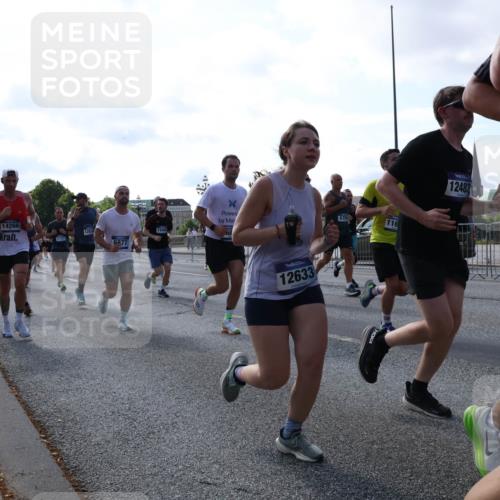 29.06.2025 - hella hamburg halbmarathon Lena Gebhardt http://msf.ph/oto/8289406 29.06.2025 09:58:40 Lombardsbrücke 14266, 12526, 1727, 6877, 68, 12633, 6759, 116, 12483, 1034, 1190, 1285, 1410, 1485, 1727, 1815, 1946, 1951, 2029, 2034, 2518, 2656, 2840, 2883, 2907, 3041, 3097, 3334, 3819, 3859, 3952, 4120, 4152, 4167, 4903, 5077, 5084, 5093, 5259, 5378, 5721, 5894, 6272, 6294, 6433, 6592, 6629, 6657, 6759, 6877, 6897, 7082, 7369, 7716, 7732, 7856, 7896, 8068, 8154, 8311, 8322, 8393, 8590, 8639, 8721, 8825, 9012, 9057, 9562, 9655, 9656, 9727, 9770, 10084, 10488 meine-sportfotos.de
