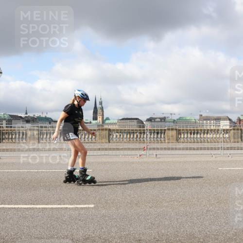 29.06.2025 - hella hamburg halbmarathon Lena Gebhardt http://msf.ph/oto/8289431 29.06.2025 09:05:48 Lombardsbrücke  meine-sportfotos.de