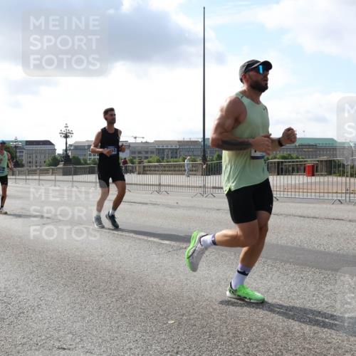 29.06.2025 - hella hamburg halbmarathon Lena Gebhardt http://msf.ph/oto/8289443 29.06.2025 09:46:14 Lombardsbrücke 17826, 1080, 1344, 1686, 1894, 2460, 2525, 3809, 3843, 3955, 4463, 4812, 5042, 5187, 5550, 6169, 6495, 6878, 7055, 7186, 7534, 7845, 7880, 7901, 7965, 8062, 8784, 8864, 8956, 9345, 10270, 10298, 10453, 10484, 10865, 10929, 11199, 11230, 11282, 11833, 12189, 12232, 12681, 12987, 13167, 13252, 13343, 13617, 13686, 13754, 14167, 14276, 14293, 15115, 15391, 15689, 16065, 16140, 16243, 16507, 16580, 16931, 17213, 17768 meine-sportfotos.de