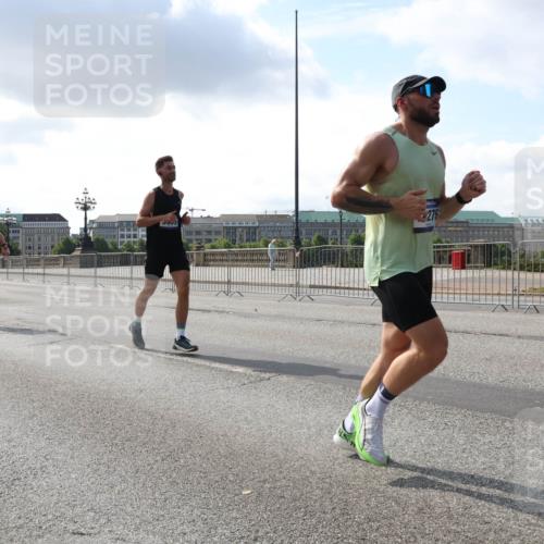 29.06.2025 - hella hamburg halbmarathon Lena Gebhardt http://msf.ph/oto/8289475 29.06.2025 09:46:14 Lombardsbrücke 17826, 358, 276, 1080, 1344, 1686, 1894, 2460, 2525, 3809, 3843, 3955, 4463, 4812, 5042, 5187, 5550, 6169, 6495, 6878, 7055, 7186, 7534, 7845, 7880, 7901, 7965, 8062, 8784, 8864, 8956, 9345, 10270, 10298, 10453, 10484, 10865, 10929, 11199, 11230, 11282, 11833, 12189, 12232, 12681, 12987, 13167, 13252, 13343, 13617, 13686, 13754, 14167, 14276, 14293, 15115, 15391, 15689, 16065, 16140, 16243, 16507, 16580, 16931, 17213, 17768 meine-sportfotos.de