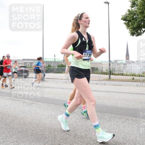 29.06.2025 - hella hamburg halbmarathon Lena Gebhardt http://msf.ph/oto/8289503 29.06.2025 10:55:38 Lombardsbrücke 9857, 9858, 1739, 1013, 1616, 1873, 1917, 2090, 3101, 3115, 3157, 3244, 3577, 4039, 4265, 4470, 4628, 4896, 5040, 5220, 5222, 5483, 5487, 5575, 6055, 6056, 6113, 6257, 6594, 7219, 7548, 7680, 7766, 7969, 8110, 8403, 8519, 8527, 8532, 8533, 8626, 8648, 9548, 9614, 9618, 9857, 9858, 9861, 9865, 9956, 10094, 10436, 10438, 10449, 10458, 10559, 10593, 10885, 11109, 11903, 11962, 11963, 12695, 12902, 13098, 13230, 14727, 15152, 15160, 16385 meine-sportfotos.de
