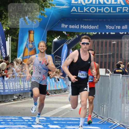 29.06.2025 - hella hamburg halbmarathon Strokosch-Dieckow http://msf.ph/oto/8289521 29.06.2025 10:20:12 Ziel 54, 12678, 14302, 16245 meine-sportfotos.de