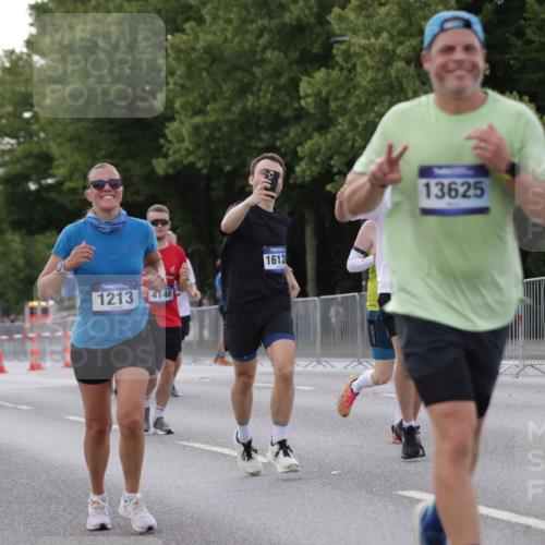 29.06.2025 - hella hamburg halbmarathon Jannik Wohlers http://msf.ph/oto/8289532 29.06.2025 10:04:07 Lombardsbrücke 1213, 1377, 1674, 2011, 2852, 3994, 4146, 4293, 4587, 5354, 5365, 5869, 8217, 9489, 10213, 10709, 10834, 10962, 12924, 12998, 13625, 14340, 14436, 14917, 16128, 16145, 16753, 16989, 17113, 17434, 17569, 17685, 17686, 17763, 18098, 18520, 18525 meine-sportfotos.de