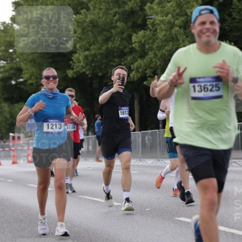 29.06.2025 - hella hamburg halbmarathon Jannik Wohlers http://msf.ph/oto/8289582 29.06.2025 10:04:07 Lombardsbrücke 1213, 1377, 1674, 2011, 2852, 3994, 4146, 4293, 4587, 5354, 5365, 5869, 8217, 9489, 10213, 10709, 10834, 10962, 12924, 12998, 13625, 14340, 14436, 14917, 16128, 16145, 16753, 16989, 17113, 17434, 17569, 17685, 17686, 17763, 18098, 18520, 18525 meine-sportfotos.de