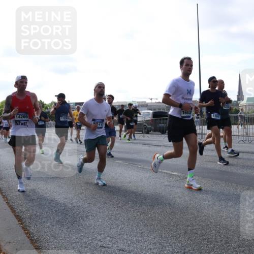 29.06.2025 - hella hamburg halbmarathon Lena Gebhardt http://msf.ph/oto/8289587 29.06.2025 09:58:41 Lombardsbrücke 6759, 16830, 4167, 14266, 12526, 1727, 6977, 1190, 1285, 1410, 1485, 1727, 1815, 1946, 1951, 2029, 2034, 2518, 2656, 2840, 2883, 2907, 3041, 3097, 3334, 3819, 3859, 3952, 4120, 4152, 4167, 4903, 5077, 5084, 5093, 5259, 5378, 5721, 5894, 6272, 6294, 6433, 6592, 6629, 6657, 6759, 6877, 6897, 7082, 7369, 7716, 7732, 7856, 7896, 8068, 8154, 8311, 8322, 8393, 8590, 8639, 8721, 8825, 9012, 9057, 9562, 9655, 9656, 9727, 9770, 10084, 10488 meine-sportfotos.de