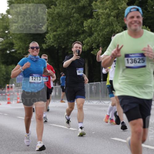 29.06.2025 - hella hamburg halbmarathon Jannik Wohlers http://msf.ph/oto/8289601 29.06.2025 10:04:07 Lombardsbrücke 1213, 1377, 1674, 2011, 2852, 3994, 4146, 4293, 4587, 5354, 5365, 5869, 8217, 9489, 10213, 10709, 10834, 10962, 12924, 12998, 13625, 14340, 14436, 14917, 16128, 16145, 16753, 16989, 17113, 17434, 17569, 17685, 17686, 17763, 18098, 18520, 18525 meine-sportfotos.de
