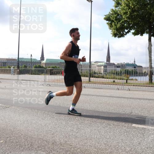 29.06.2025 - hella hamburg halbmarathon Lena Gebhardt http://msf.ph/oto/8289616 29.06.2025 09:46:15 Lombardsbrücke 1080, 1344, 1686, 1894, 2460, 2525, 3809, 3843, 3955, 4463, 4477, 4812, 5042, 5187, 5550, 6169, 6495, 6878, 7055, 7186, 7534, 7845, 7880, 7901, 7965, 8062, 8784, 8864, 8956, 9345, 10270, 10298, 10453, 10484, 10865, 10929, 11199, 11230, 11282, 11833, 12189, 12232, 12681, 12987, 13167, 13252, 13343, 13617, 13686, 13754, 13961, 14167, 14276, 14293, 15115, 15391, 15689, 16065, 16140, 16243, 16507, 16580, 16931, 17213, 17768 meine-sportfotos.de