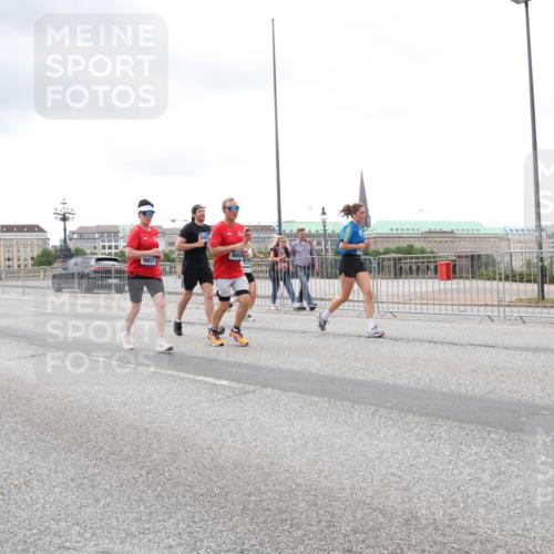 29.06.2025 - hella hamburg halbmarathon Lena Gebhardt http://msf.ph/oto/8289629 29.06.2025 10:55:39 Lombardsbrücke 9857, 16267, 5487, 1616, 1873, 1917, 3101, 3115, 3157, 3244, 3577, 4039, 4265, 4470, 4628, 4896, 5040, 5220, 5222, 5483, 5487, 5575, 6055, 6056, 6113, 6257, 6594, 7219, 7548, 7680, 7766, 7969, 8110, 8403, 8519, 8527, 8532, 8533, 8626, 8648, 9548, 9614, 9618, 9857, 9858, 9861, 9865, 9956, 10094, 10436, 10438, 10449, 10458, 10559, 10593, 10885, 11109, 11903, 11962, 11963, 12695, 12902, 13098, 13230, 14727, 15152, 15160, 16385 meine-sportfotos.de