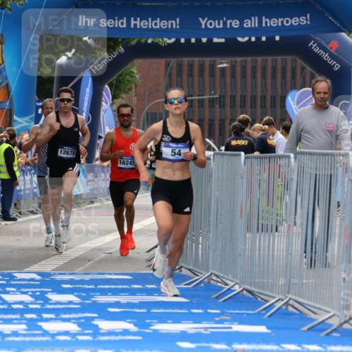 29.06.2025 - hella hamburg halbmarathon Strokosch-Dieckow http://msf.ph/oto/8289640 29.06.2025 10:20:09 Ziel 54, 11829, 12678, 14302 meine-sportfotos.de