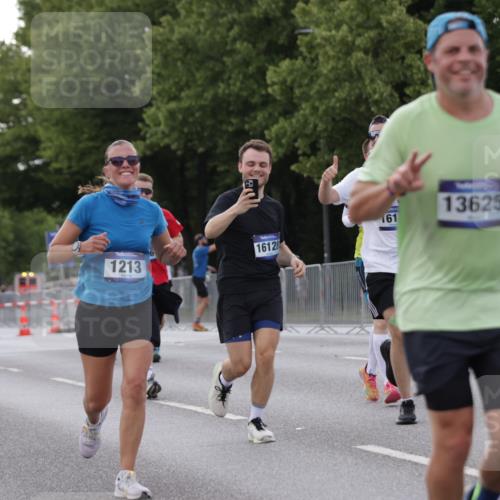 29.06.2025 - hella hamburg halbmarathon Jannik Wohlers http://msf.ph/oto/8289668 29.06.2025 10:04:07 Lombardsbrücke 1213, 1377, 1674, 2011, 2852, 3994, 4146, 4293, 4587, 5354, 5365, 5869, 8217, 9489, 10213, 10709, 10834, 10962, 12924, 12998, 13625, 14340, 14436, 14917, 16128, 16145, 16753, 16989, 17113, 17434, 17569, 17685, 17686, 17763, 18098, 18520, 18525 meine-sportfotos.de