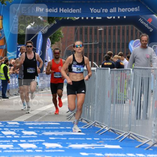 29.06.2025 - hella hamburg halbmarathon Strokosch-Dieckow http://msf.ph/oto/8289697 29.06.2025 10:20:09 Ziel 54, 11829, 12678, 14302 meine-sportfotos.de