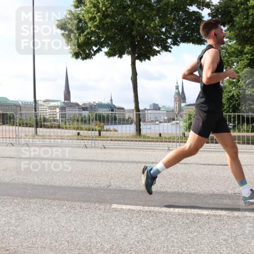 29.06.2025 - hella hamburg halbmarathon Lena Gebhardt http://msf.ph/oto/8289706 29.06.2025 09:46:16 Lombardsbrücke 1080, 1344, 1889, 1894, 2460, 2525, 3809, 3843, 3955, 4463, 4477, 4812, 5042, 5187, 5550, 6169, 6495, 6878, 7055, 7186, 7534, 7845, 7880, 7901, 8062, 8784, 8864, 8956, 9345, 10270, 10298, 10453, 10484, 10865, 10929, 11199, 11230, 11282, 11833, 12189, 12232, 12681, 12987, 13167, 13252, 13343, 13617, 13686, 13754, 13961, 14167, 14276, 14293, 15115, 15391, 15689, 16065, 16140, 16243, 16507, 16580, 16931, 17213, 17768 meine-sportfotos.de