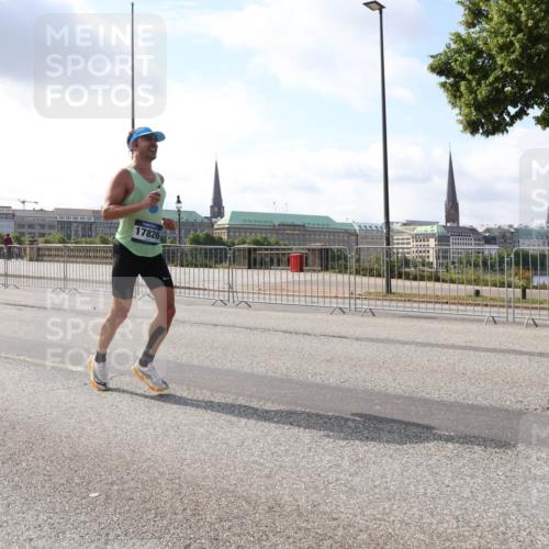 29.06.2025 - hella hamburg halbmarathon Lena Gebhardt http://msf.ph/oto/8289729 29.06.2025 09:46:16 Lombardsbrücke 13617, 17826, 1080, 1344, 1889, 1894, 2460, 2525, 3809, 3843, 3955, 4463, 4477, 4812, 5042, 5187, 5550, 6169, 6495, 6878, 7055, 7186, 7534, 7845, 7880, 7901, 8062, 8784, 8864, 8956, 9345, 10270, 10298, 10453, 10484, 10865, 10929, 11199, 11230, 11282, 11833, 12189, 12232, 12681, 12987, 13167, 13252, 13343, 13617, 13686, 13754, 13961, 14167, 14276, 14293, 15115, 15391, 15689, 16065, 16140, 16243, 16507, 16580, 16931, 17213, 17768 meine-sportfotos.de