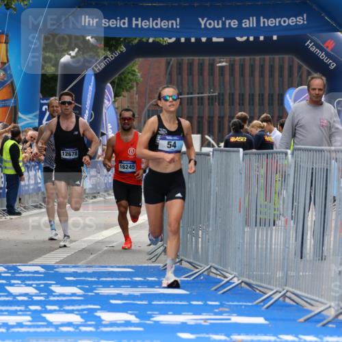 29.06.2025 - hella hamburg halbmarathon Strokosch-Dieckow http://msf.ph/oto/8289730 29.06.2025 10:20:09 Ziel 54, 11829, 12678, 14302 meine-sportfotos.de