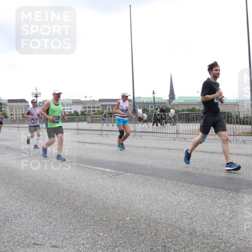 29.06.2025 - hella hamburg halbmarathon Lena Gebhardt http://msf.ph/oto/8289733 29.06.2025 10:46:40 Lombardsbrücke 1073, 1286, 1363, 1371, 1375, 1429, 1465, 1532, 1608, 1720, 1837, 1999, 2162, 2211, 2320, 2500, 2697, 2981, 3277, 3406, 3407, 3469, 3734, 3823, 4119, 4202, 4296, 4342, 4355, 4448, 4604, 5697, 5700, 5854, 5953, 6068, 6124, 6161, 6740, 7303, 7364, 7368, 7374, 7412, 7767, 7827, 7960, 7983, 8047, 8477, 8486, 8551, 8553, 8700, 9129, 9337, 9691, 10153, 10230, 11361, 11910, 12298, 12333, 12507, 12522, 13969, 14261, 15852, 16882, 16987 meine-sportfotos.de